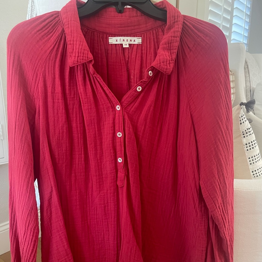XiRENA Red Blouse - Picture 1 of 2
